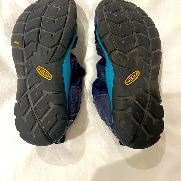 Keen kids sandals size 13. - Picture 3 of 4